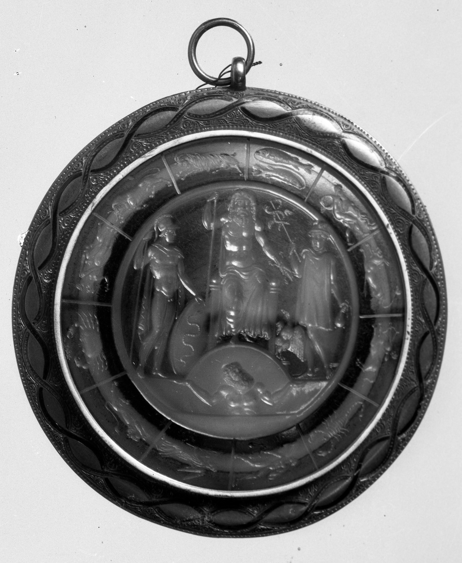 Renaissance, A Renaissance agate cameo. The Olympian gods.  (Late 16th century - 17th century)