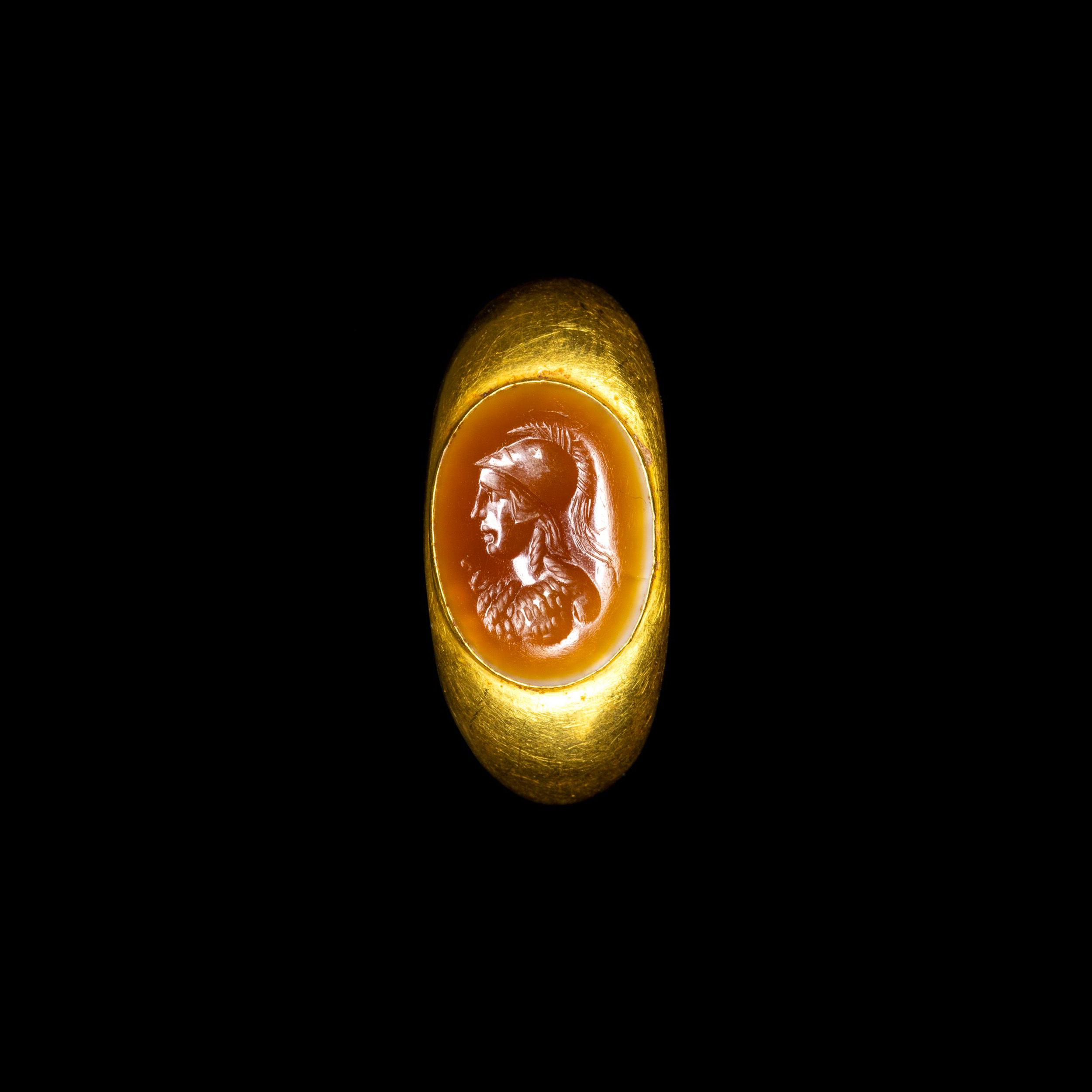 A large Roman hollow gold ring set with an agate intaglio. Bust of Athena.