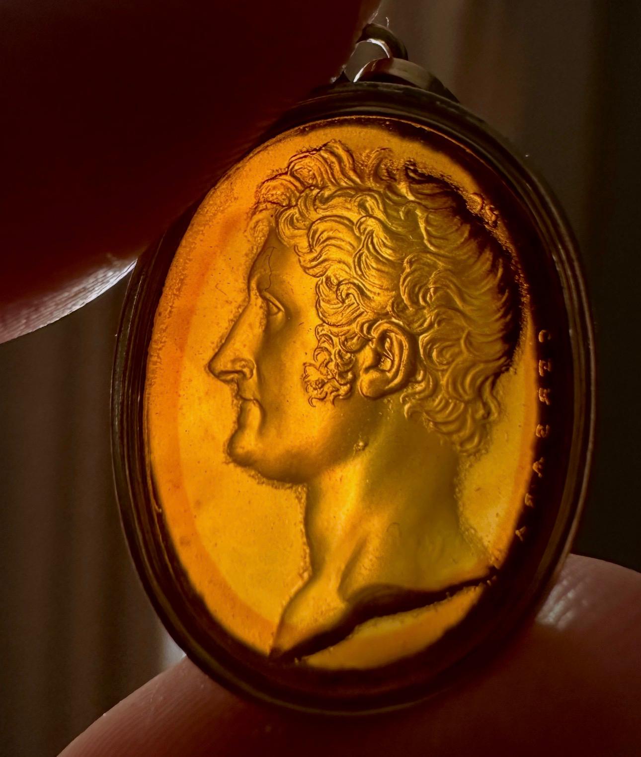 A gold pendant set with a Glass impression. Portrait of Felice Baciocchi engraved by Cerbara (1770-1856)